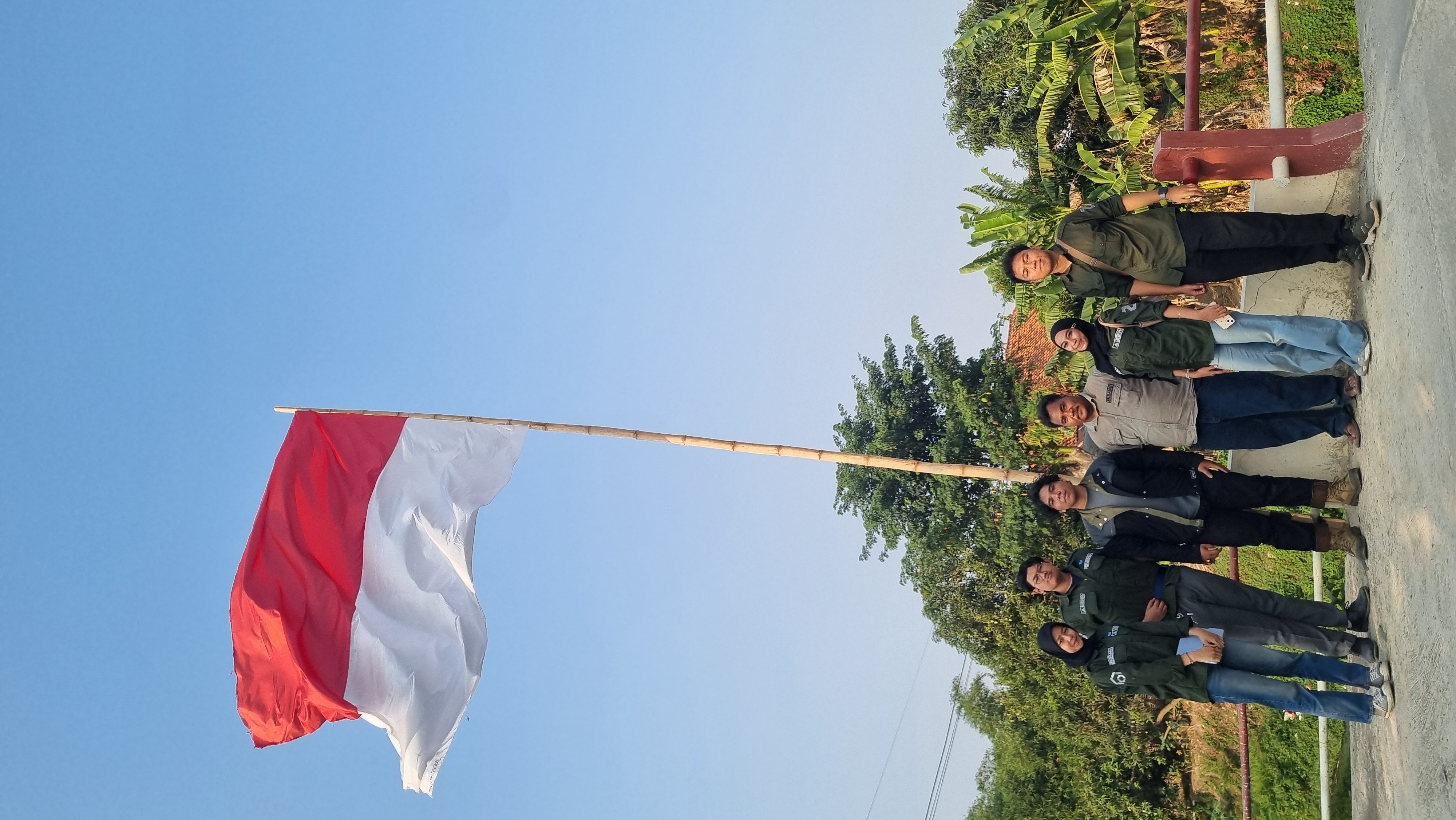 PEMERINTAH DESA KEDUNGSANA SAMBUT KUNJUNGAN MAHASISWA IT POLITEKNIK MANUFAKTUR NEGERI BANDUNG TERKAIT APLIKASI HASIL PENELITIAN DAN SURVEI LOKASI KKN